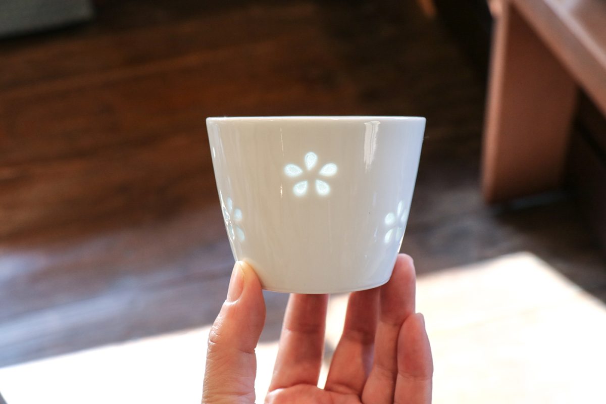 波佐見焼の伝統的な技法「蛍手」で作られたカップ1600円