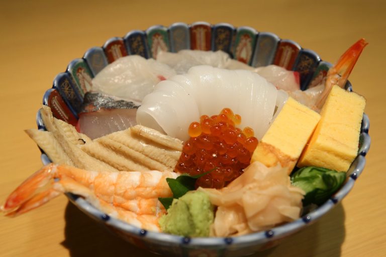 鮨どころ「しょうぶ」の特選海鮮丼