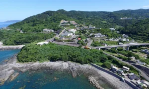 山の斜面に教会やカトリック関係の施設が並ぶ「外海の出津集落」