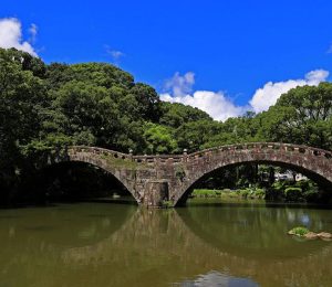 諫早公園に移設された眼鏡橋(長崎県諫早市)