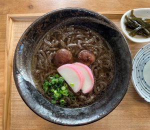 対馬の代表的な郷土料理「ろくべえ」。ぷるぷるとした食感でヘルシーな一品だ